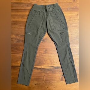 Athleta Headlands Hybrid Cargo Leggings